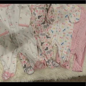 Baby girl sleepers 6 mos. Lot of 4 Q021